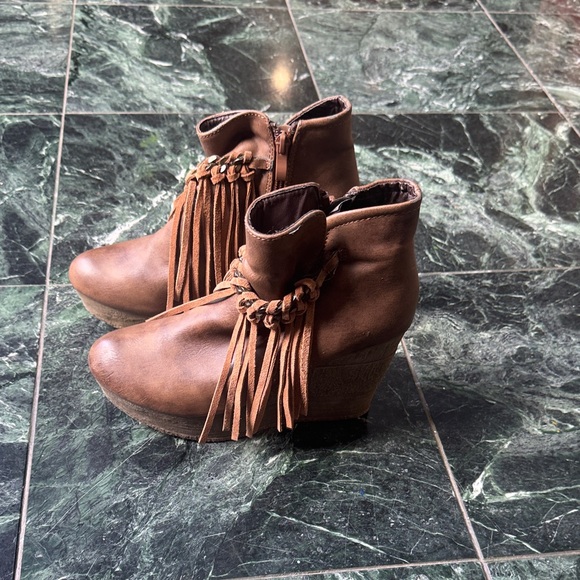 Sbicca Tan Fringe Ankle Booties 6.5 - Picture 1 of 6